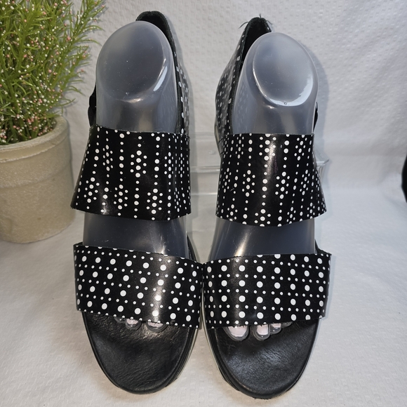 MIISTA OF LONDON WOMENS SANDALS BLACK WHITE POLKA DOT WIDE STRAPS WEDGE SIZE 41 - Picture 4 of 7